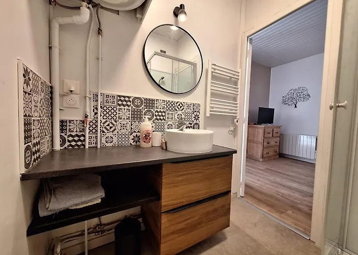 T2 Aux 2 Marronniers Апартаменты *